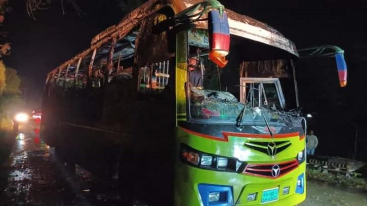 রাজশাহীতে যাত্রীবাহী বাসে পেট্রোল বোমা রাজশাহীতে যাত্রীবাহী বাসে পেট্রোল বোমা