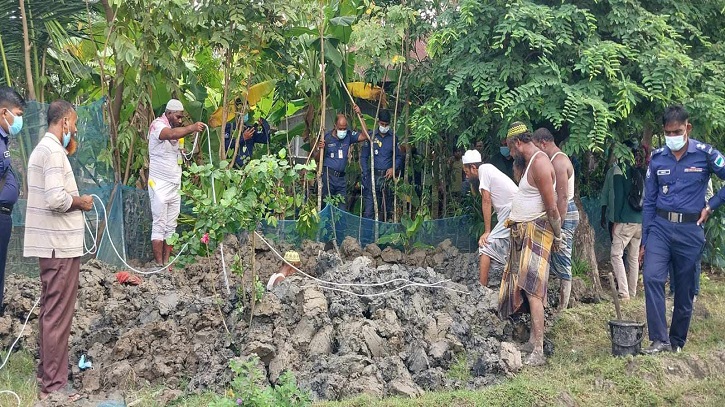 হিলটন নাথ ভেবে সমাহিত মাহে আলমের মরদেহ উত্তোলন হিলটন নাথ ভেবে সমাহিত মাহে আলমের মরদেহ উত্তোলন