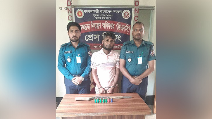 বাজারের ব্যাগে মিলল দেশীয় পাইপগান ও ৭ রাউন্ড গুলি বাজারের ব্যাগে মিলল দেশীয় পাইপগান ও ৭ রাউন্ড গুলি