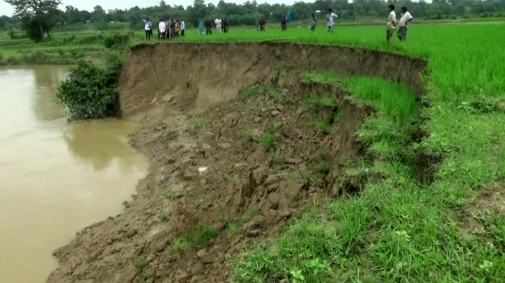 ফেনী নদীর ভাঙন: বাংলাদেশ অংশে ভাঙছে, ভারতে নতুন চর ফেনী নদীর ভাঙন: বাংলাদেশ অংশে ভাঙছে, ভারতে নতুন চর