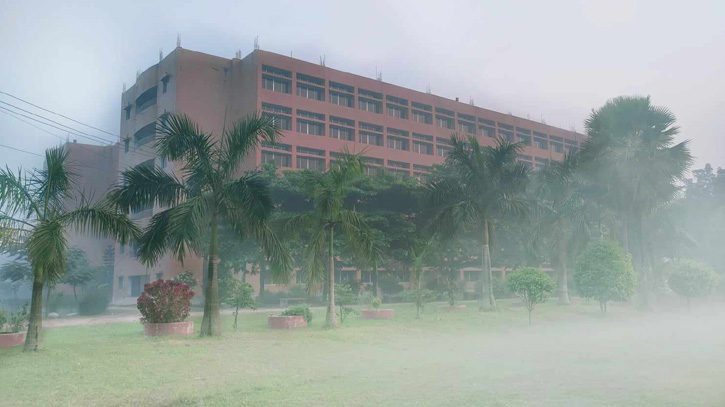 কুয়াশার চাদরে ঘেরা ৩২ একর কুয়াশার চাদরে ঘেরা ৩২ একর