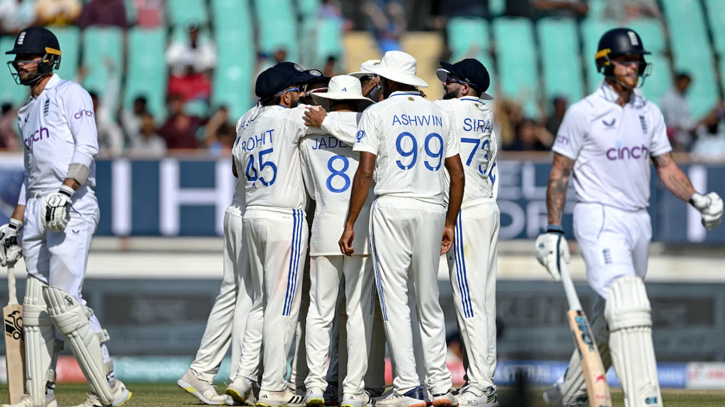 রাজকোটে রাজকীয় ভারতে ধরাশায়ী ইংল্যান্ড রাজকোটে রাজকীয় ভারতে ধরাশায়ী ইংল্যান্ড