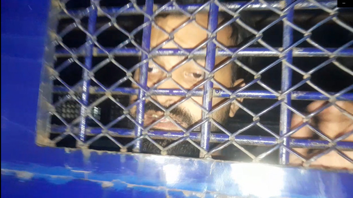 প্রিজন ভ্যান থেকে চিৎকার করে যা বললেন ইশরাক হোসেনের ভাই ইশফাক প্রিজন ভ্যান থেকে চিৎকার করে যা বললেন ইশরাক হোসেনের ভাই ইশফাক