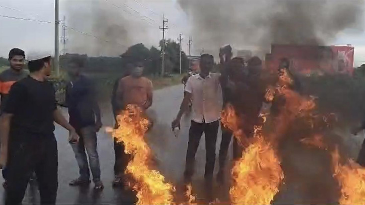 চৌদ্দগ্রামে ছাত্রদলের সড়ক অবরোধ মিছিল চৌদ্দগ্রামে ছাত্রদলের সড়ক অবরোধ মিছিল