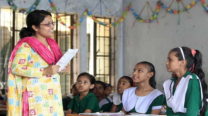 প্রাথমিকে আরও ১০ হাজার শিক্ষক নিয়োগের সুসংবাদ প্রাথমিকে আরও ১০ হাজার শিক্ষক নিয়োগের সুসংবাদ