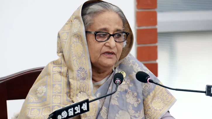 অস্ত্র হাতে রাতের অন্ধকারে না, সরকার গঠন হবে ভোটের মাধ্যমে: শেখ হাসিনা অস্ত্র হাতে রাতের অন্ধকারে না, সরকার গঠন হবে ভোটের মাধ্যমে: শেখ হাসিনা