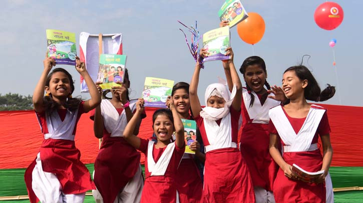 আজ বই বিতরণ উৎসব, প্রায় ৪ কোটি শিক্ষার্থীর হাতে উঠবে নতুন বই