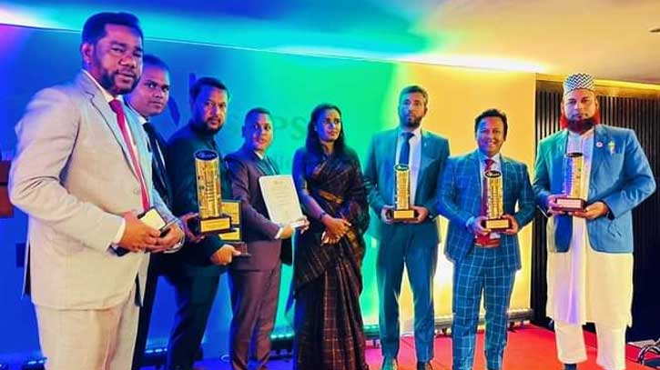 সাউথ এশিয়ান বিজনেস এক্সিলেন্স অ্যাওয়ার্ড পেলো সোনালী লাইফ সাউথ এশিয়ান বিজনেস এক্সিলেন্স অ্যাওয়ার্ড পেলো সোনালী লাইফ