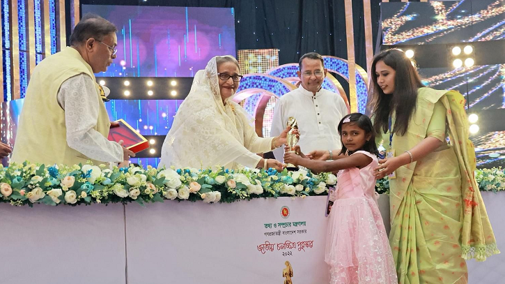 জাতীয় চলচ্চিত্র পুরস্কারপ্রাপ্ত সেই শিশুশিল্পী এবার শিক্ষা সহায়তা পেলো জাতীয় চলচ্চিত্র পুরস্কারপ্রাপ্ত সেই শিশুশিল্পী এবার শিক্ষা সহায়তা পেলো