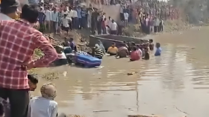 গঙ্গাস্নানে যাওয়ার পথে সড়ক দুর্ঘটনায় নিহত ২২