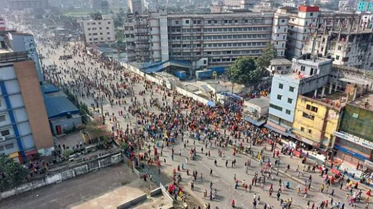 গাজীপুর সিটি করপোরেশনের গাড়িচাপায় শ্রমিক নিহত, মহাসড়ক অবরোধ গাজীপুর সিটি করপোরেশনের গাড়িচাপায় শ্রমিক নিহত, মহাসড়ক অবরোধ