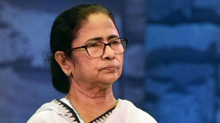 গুরুতর আহত হয়ে হাসপাতালে মমতা বন্দ্যোপাধ্যায় গুরুতর আহত হয়ে হাসপাতালে মমতা বন্দ্যোপাধ্যায়