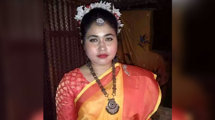 ‘দাফনের’ দুই দিন পর গৃহবধূ ফোন, ‘আমি বেঁচে আছি’ ‘দাফনের’ দুই দিন পর গৃহবধূ ফোন, ‘আমি বেঁচে আছি’