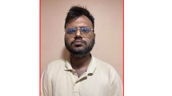 পুলিশের সাথে চা খেতে এসে গ্রেফতার ‘সিনিয়র সহকারী সচিব’ পুলিশের সাথে চা খেতে এসে গ্রেফতার ‘সিনিয়র সহকারী সচিব’