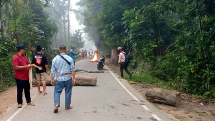 খাগড়াছড়িতে ইউপিডিএফ প্রসীত গ্রুপের সকাল-সন্ধ্যা সড়ক অবরোধ চলছে খাগড়াছড়িতে ইউপিডিএফ প্রসীত গ্রুপের সকাল-সন্ধ্যা সড়ক অবরোধ চলছে