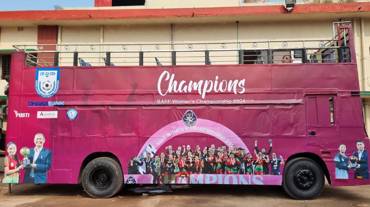 বাঘিনীদের জন্য প্রস্তুত ছাদখোলা বাস