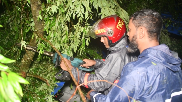 আকস্মিক ঝড়ো হাওয়া ও বজ্রপাতে খাগড়াছড়ি লন্ডভন্ড