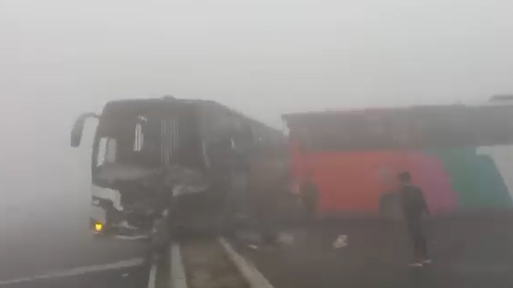 ঘন কুয়াশায় রংপুরে দুর্ঘটনার কবলে ৭ গাড়ি, আহত ২০ ঘন কুয়াশায় রংপুরে দুর্ঘটনার কবলে ৭ গাড়ি, আহত ২০