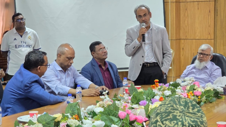 দোসরদের যারা পদায়ন ও পদোন্নতি দিচ্ছে সে অপশক্তিকে চিহ্নিত করতে হবে: ডা. রফিক দোসরদের যারা পদায়ন ও পদোন্নতি দিচ্ছে সে অপশক্তিকে চিহ্নিত করতে হবে: ডা. রফিক