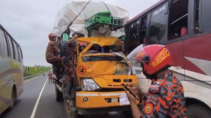 ঢাকা-মাওয়া এক্সপ্রেসওয়েতে দুর্ঘটনায় নিহত ১ ঢাকা-মাওয়া এক্সপ্রেসওয়েতে দুর্ঘটনায় নিহত ১
