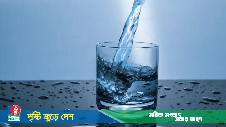 সকালে ঘুম থেকে উঠে কতটুকু পানি পান করা উচিত?