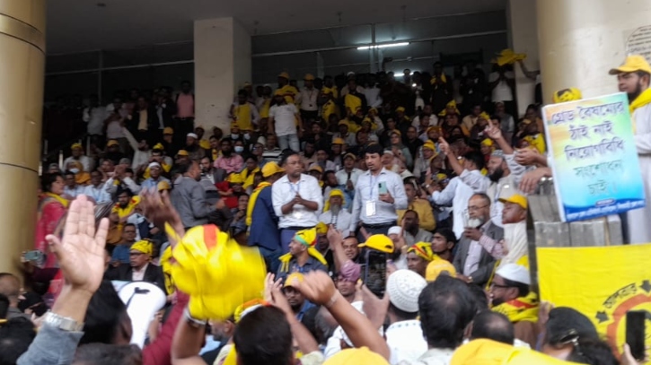 স্বাস্থ্য সহকারীদের নতুন কর্মসূচি, সারাদেশে টিকাদান কর্মসূচি ব্যাহত