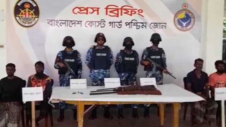 সুন্দরবনে জিম্মি থাকা ৪ জেলে উদ্ধার, অস্ত্র ও গোলাবারুদ জব্দ 