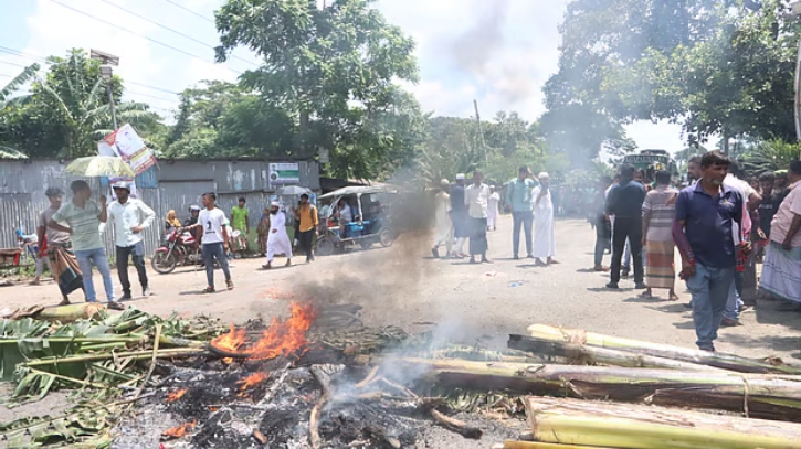 ইউএনওর আশ্বাসে ৪ ঘণ্টা পর ভাঙ্গায় সড়ক অবরোধ প্রত্যাহার ইউএনওর আশ্বাসে ৪ ঘণ্টা পর ভাঙ্গায় সড়ক অবরোধ প্রত্যাহার