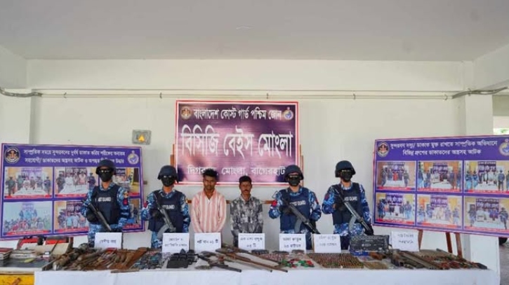 অস্ত্র ও গোলাবারুদসহ সুন্দরবনের ২ দস্যু আটক অস্ত্র ও গোলাবারুদসহ সুন্দরবনের ২ দস্যু আটক