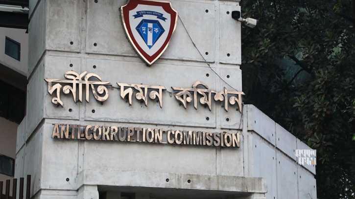 ৩৫ বিআরটিএ অফিসে দুদকের অভিযান ৩৫ বিআরটিএ অফিসে দুদকের অভিযান