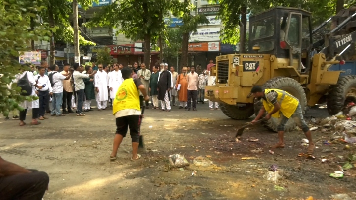 চট্টগ্রামে সিটি মেয়রের কোরবানির বর্জ্য অপসারণ কার্যক্রম তদারক চট্টগ্রামে সিটি মেয়রের কোরবানির বর্জ্য অপসারণ কার্যক্রম তদারক