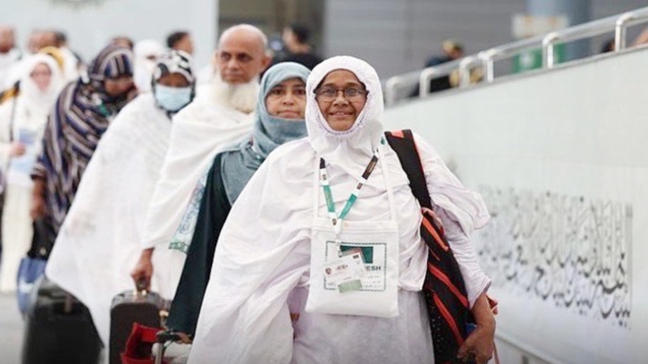 দেশে ফিরেছেন ৭৩ হাজার ৪৯৩ হাজি দেশে ফিরেছেন ৭৩ হাজার ৪৯৩ হাজি