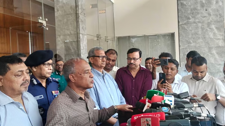 দলীয় আনুগত্য নয়, দায়িত্ব ঠিকভাবে পালন করতে পুলিশকে স্বরাষ্ট্র উপদেষ্টার নির্দেশ দলীয় আনুগত্য নয়, দায়িত্ব ঠিকভাবে পালন করতে পুলিশকে স্বরাষ্ট্র উপদেষ্টার নির্দেশ