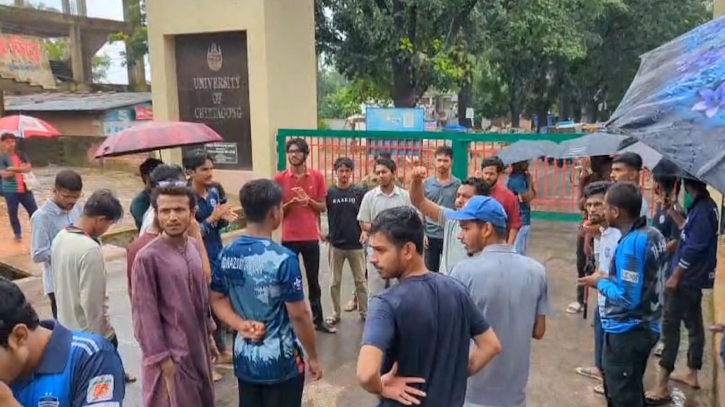দোকান বরাদ্দকে কেন্দ্র করে চবি শিক্ষার্থীদের উপর স্থানীয়দের হামলা