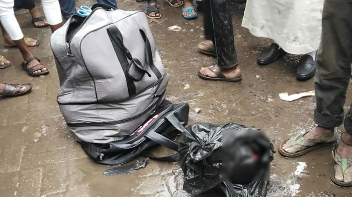 টঙ্গীতে ট্রাভেল ব্যাগ থেকে যুবকের খণ্ডিত মরদেহ উদ্ধার 