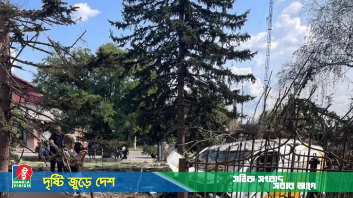 ইউক্রেনে পেনশনের লাইনে দাঁড়ানো বেসামরিক মানুষের ওপর রাশিয়ার হামলায় নিহত ২৪
