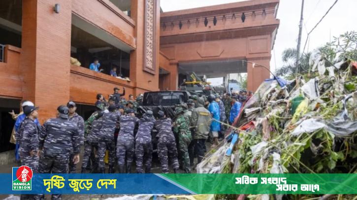ইন্দোনেশিয়ায় আকস্মিক বন্যায় ১৪ জনের মৃত্যু