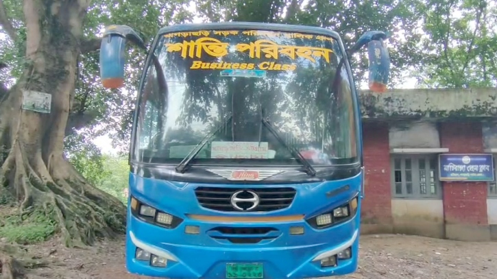বাসের ধাক্কায় নারী নিহত বাসের ধাক্কায় নারী নিহত