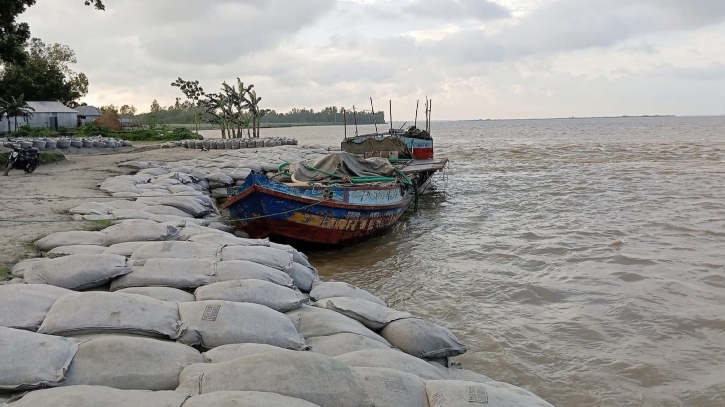 সিরাজগঞ্জে বাড়ছে যমুনার পানি, বিপাকে নদীপাড়ের মানুষ সিরাজগঞ্জে বাড়ছে যমুনার পানি, বিপাকে নদীপাড়ের মানুষ