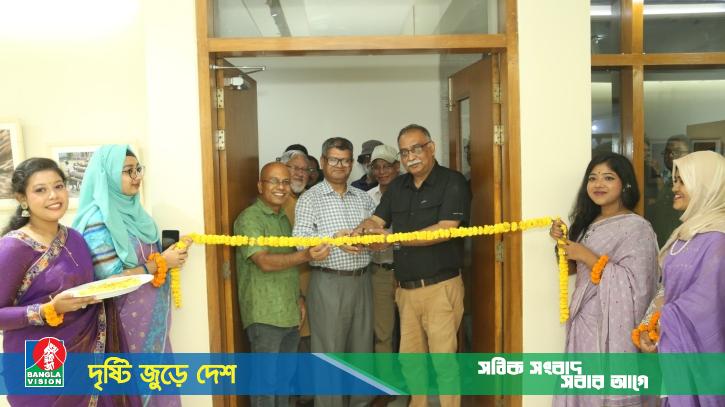 বিশ্বসাহিত্য কেন্দ্রে ‘বাদ্যযন্ত্রে বাঁধা জীবন’ শীর্ষক আলোকচিত্র প্রদর্শনী উদ্বোধন