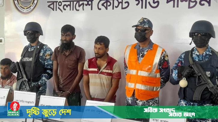 সুন্দরবনে ৯ জেলে উদ্ধার, ২ বনদস্যু আটক
