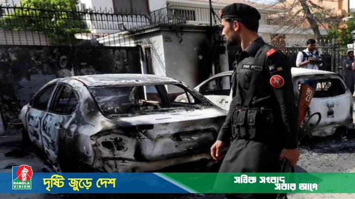 পাকিস্তানে জঙ্গি হামলায় ১২ সেনা নিহত