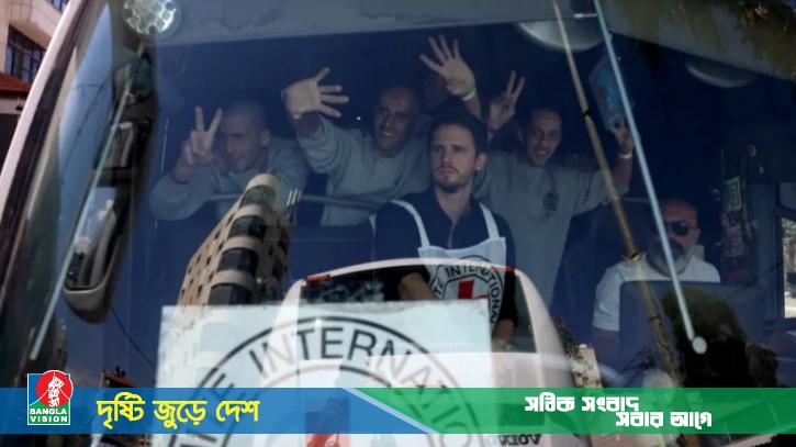 দীর্ঘ প্রতীক্ষার অবসান, রামাল্লায় পৌঁছেছে বন্দী ফিলিস্তিনিদের বহনকারী বাস