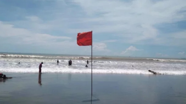 দেশের ৪ সমুদ্রবন্দরে ৩ নম্বর সতর্ক সংকেত দেশের ৪ সমুদ্রবন্দরে ৩ নম্বর সতর্ক সংকেত