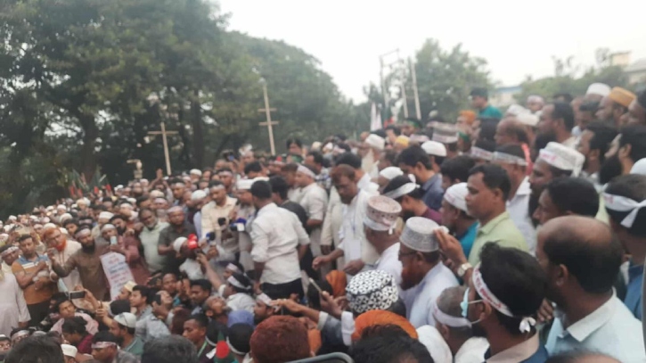 শিক্ষকদের ‘লং মার্চ টু যমুনা’ কর্মসূচি স্থগিত, অনশনের ঘোষণা শিক্ষকদের ‘লং মার্চ টু যমুনা’ কর্মসূচি স্থগিত, অনশনের ঘোষণা