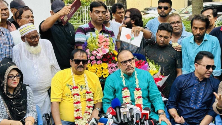 নিপুণের প্যানেলের শিল্পীরা মিশা-ডিপজলকে দিলেন সংবর্ধনা নিপুণের প্যানেলের শিল্পীরা মিশা-ডিপজলকে দিলেন সংবর্ধনা