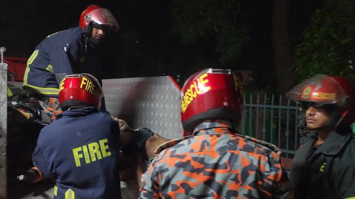 জয়পুরহাটে ট্রাক-ট্রাক্টর-অটোরিকশার সংঘর্ষ, নিহত ১ জয়পুরহাটে ট্রাক-ট্রাক্টর-অটোরিকশার সংঘর্ষ, নিহত ১