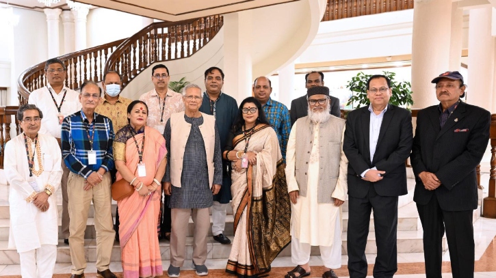 দূর্গাপূজার প্রস্তুতি নিয়ে হিন্দু ধর্মীয় নেতৃবৃন্দের সঙ্গে প্রধান উপদেষ্টার বৈঠক দূর্গাপূজার প্রস্তুতি নিয়ে হিন্দু ধর্মীয় নেতৃবৃন্দের সঙ্গে প্রধান উপদেষ্টার বৈঠক