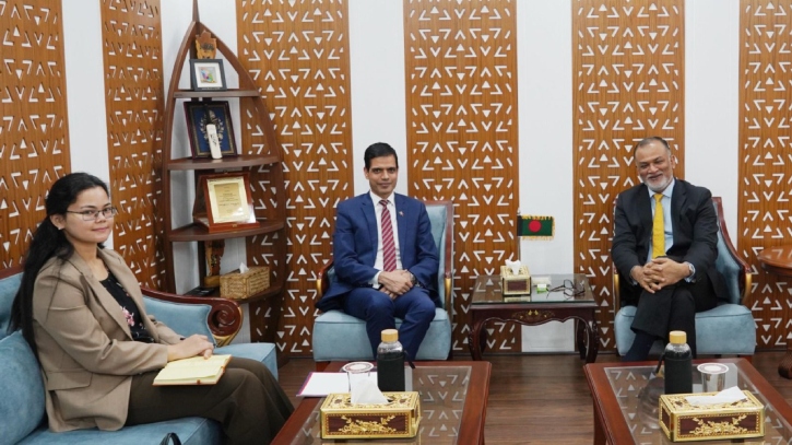 বাণিজ্য উপদেষ্টার সঙ্গে নেপালের রাষ্ট্রদূতের বৈঠক বাণিজ্য উপদেষ্টার সঙ্গে নেপালের রাষ্ট্রদূতের বৈঠক