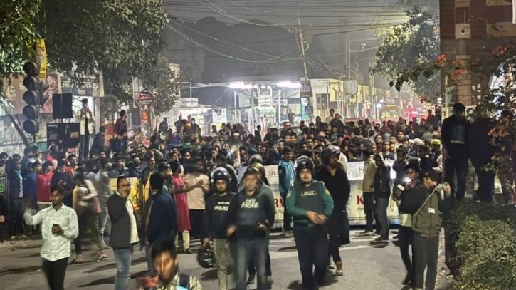 সংঘর্ষে আহত ৭, ঢাকা অবরোধের ঘোষণা সাত কলেজের শিক্ষার্থীদের সংঘর্ষে আহত ৭, ঢাকা অবরোধের ঘোষণা সাত কলেজের শিক্ষার্থীদের